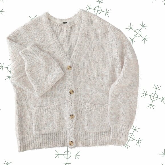 Free People Oversized Cardigan Medium Cream Fuzzy Sweater NWOT Winter Boho Cozy - Picture 2 of 15